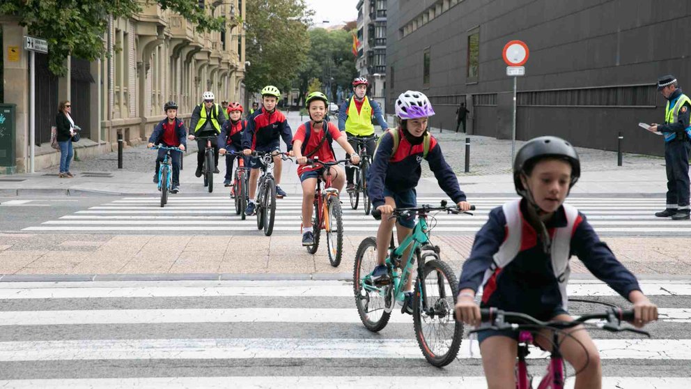 Bicicletada escolar en la Ciudadela de Pamplona. AYUNTAMIENTO DE PAMPLONA.