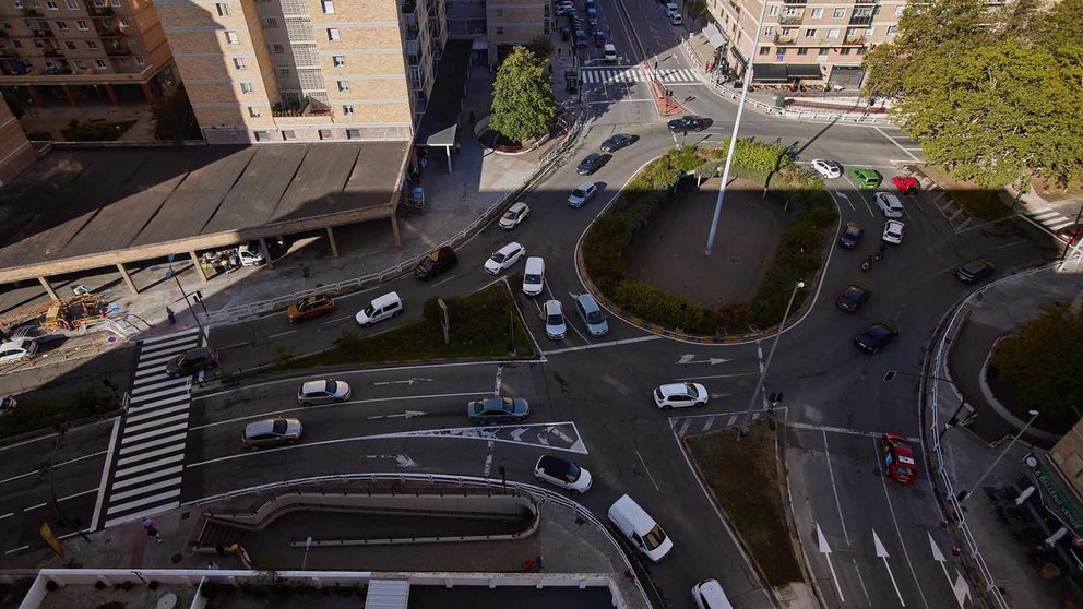 Concluyen las obras de los nuevos pasos de cebra para facilitar el tránsito peatonal en la rotonda de San Jorge. JESÚS M GARZARON