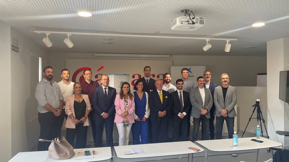 Imagen de grupo de los representantes de las empresas que ya están presentes en el nuevo portal TIC Negocios. CEDIDA