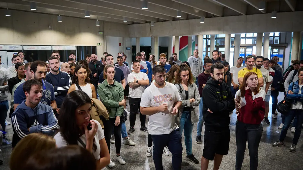 863 personas aspiran a conseguir una de las 100 plazas de la oposici&oacute;n a Polic&iacute;a Foral. PABLO LASAOSA