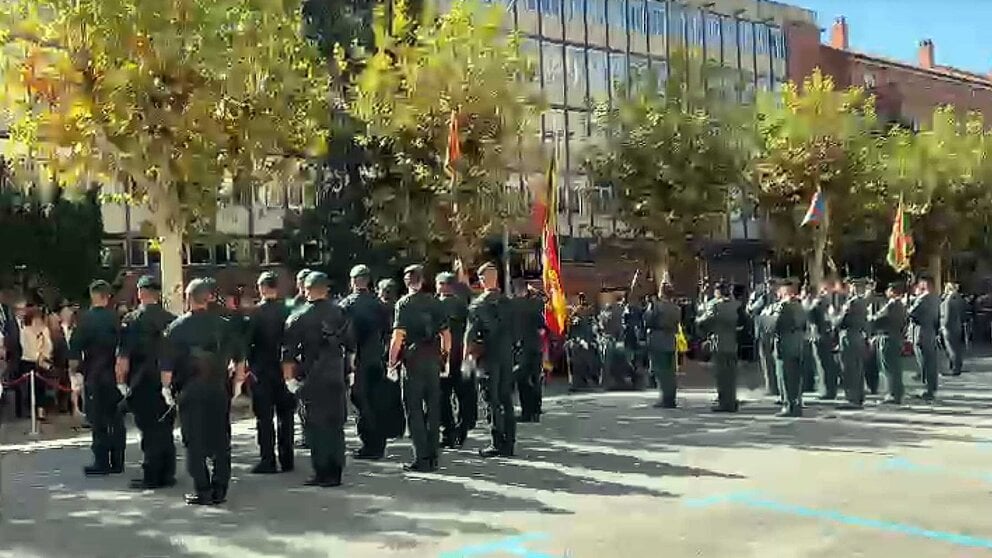 Momento del desfile por la celebración de la Virgen del Pilar, patrona de la Guardia Civil.