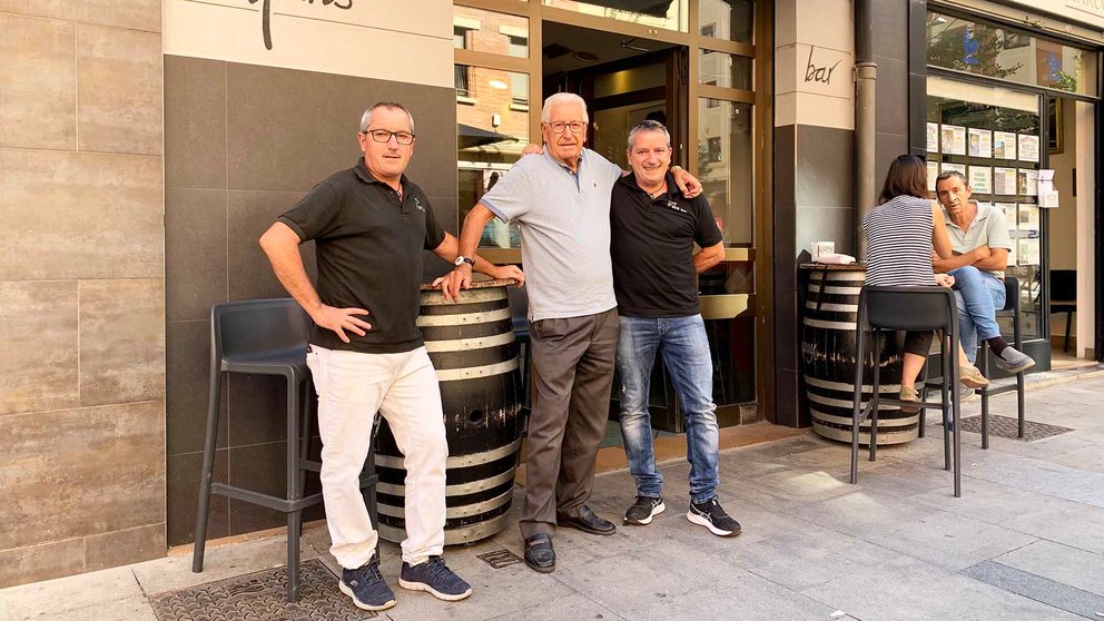 Los dueños del Bar Faris en la calle Gorriti 47 de Pamplona. Navarra.com