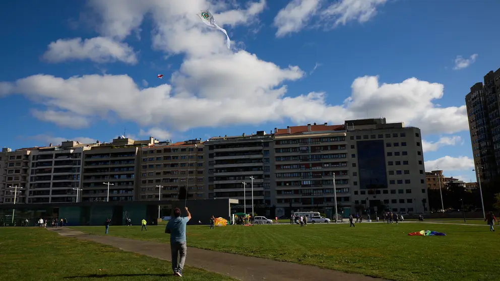 IX Certamen-Exhibici&oacute;n Solidaria de Vuelo de Cometas de la Asociaci&oacute;n Navarra de Fibrosis Qu&iacute;stica. I&Ntilde;IGO ALZUGARAY