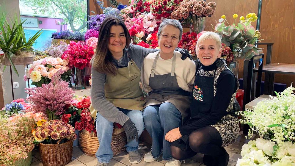 Maribel Acosta, Inés Núñez y Ascensión Cierbide en la floristería Camelia de Pamplona. Navarra.com