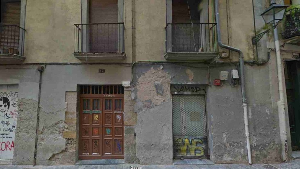 Fachada del edificio 'okupado' en la calle Jarauta 17 de Pamplona. GOOGLEMAPS