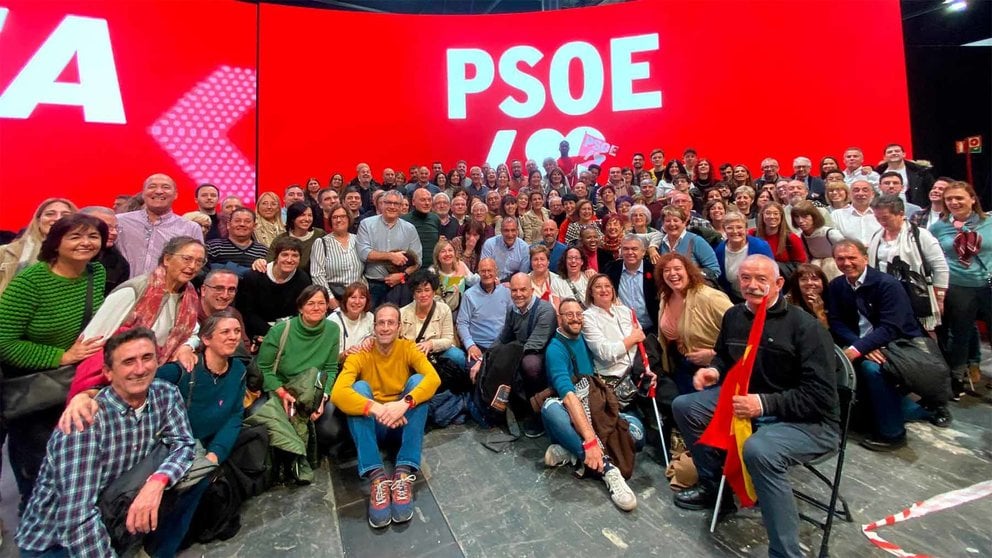 Cerca de 200 socialistas navarros dan su apoyo a Pedro Sánchez en un acto del PSOE en Madrid. - PSN