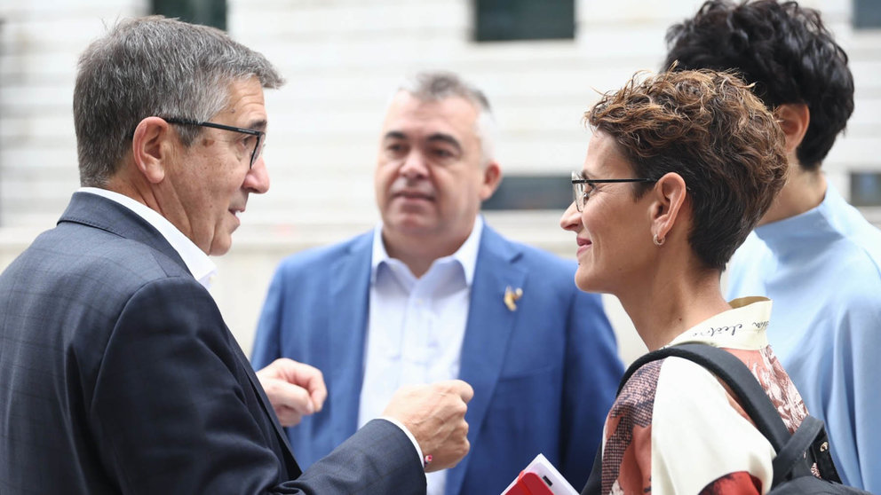 El portavoz del PSOE, Patxi López, junto a María Chivite y Santos Cerdán. EP