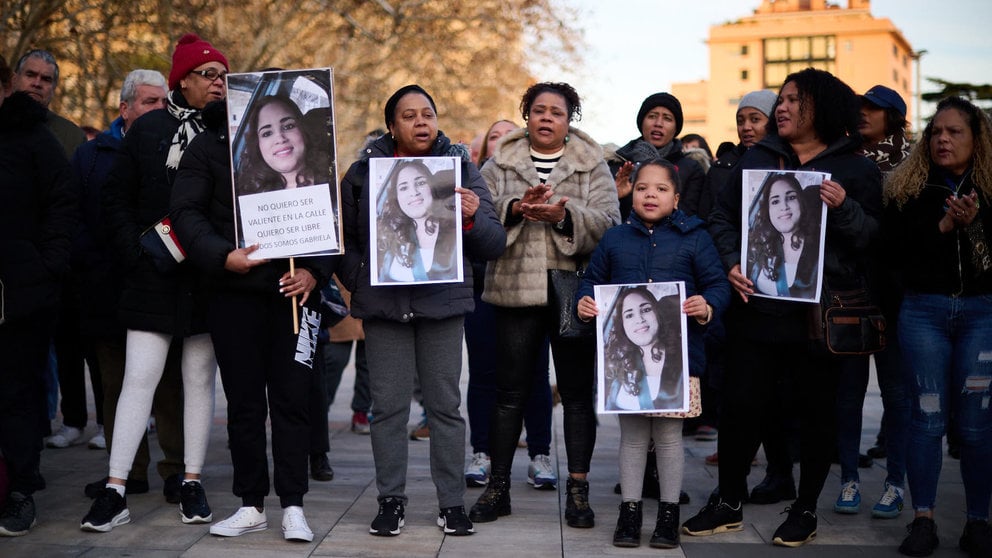 Concentración convocada por la familia de Gabriela Reyes, la mujer dominicana desaparecida en Pamplona hace tres semanas. PABLO LASAOSA