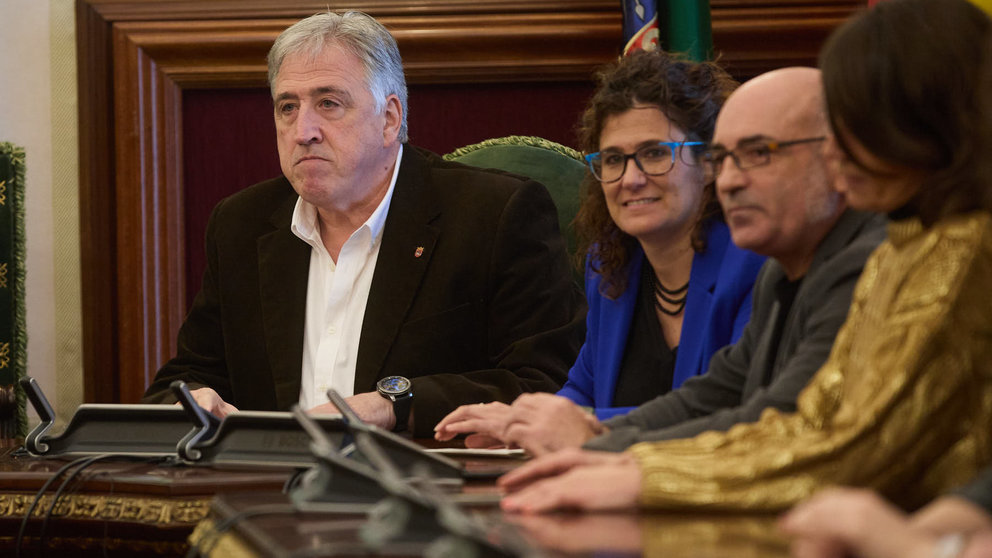 Moción de censura en el Ayuntamiento de Pamplona en la que Joseba Asiron (EH Bildu) ha sido elegido alcalde de la ciudad en sustitución de la anterior alcaldesa, Cristina Ibarrola (UPN). IÑIGO ALZUGARAY
