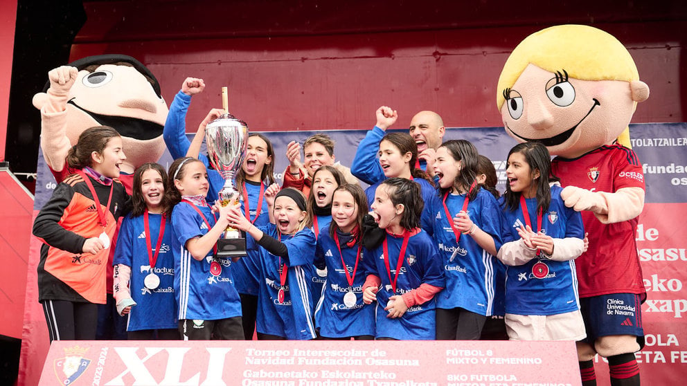 Entrega de los trofeos del Torneo Interescolar de Osasuna 2023-2024 a todos los equipos ganadores, mejores jugadores y máximos goleadores. PABLO LASAOSA