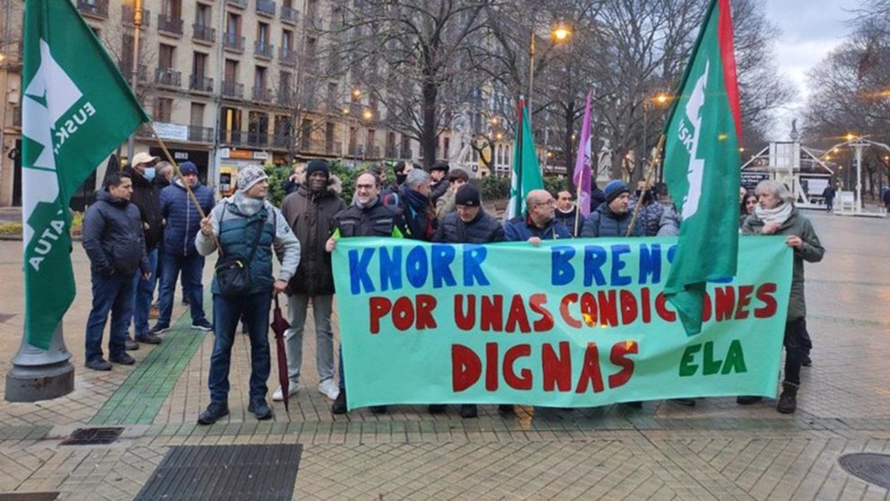 Concentración de la empresa Knorr Bremse frente al Parlamento de Navarra. ELA SINDICATO