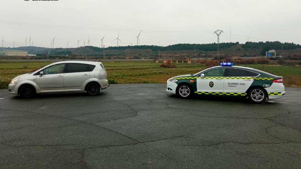 La Guardia Civil intercepta en La Rioja a un navarro conduciendo muy rápido. GUARDIA CIVIL