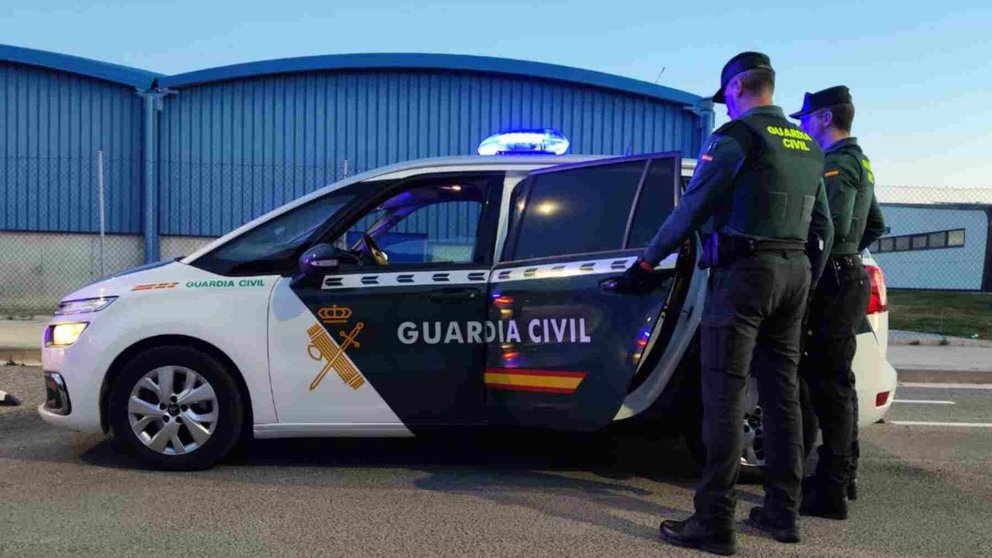 Una patrulla de la Guardia Civil tras una detención. ARCHIVO / GUARDIA CIVIL
