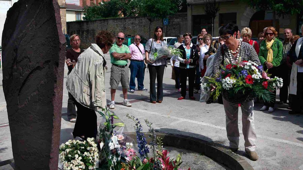 magen de archivo de un homenaje a los policías nacionales asesinados por ETA en Sangüesa. ARCHIVO