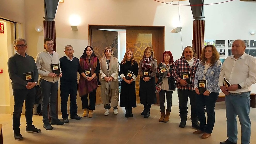 Los ganadores de los certámenes literarios de Tudela reciben su premio. CEDIDA
