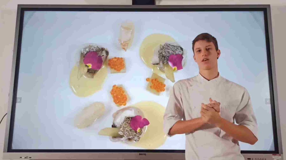 Oier Erro Eciolaza en un fotograma del video explicativo de su receta para el concurso de Cordon Bleu. PREMIO PROMESAS DE LA ALTA COCINA / CORDON BLEU