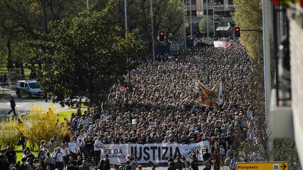 Manifestación en apoyo de los detenidos en Alsasua (Navarra) en 2016 por agredir a dos guardias civiles y sus parejas convocada por los familiares de los jóvenes y el colectivo Altsasukoak Aske. PABLO LASAOSA (1)
