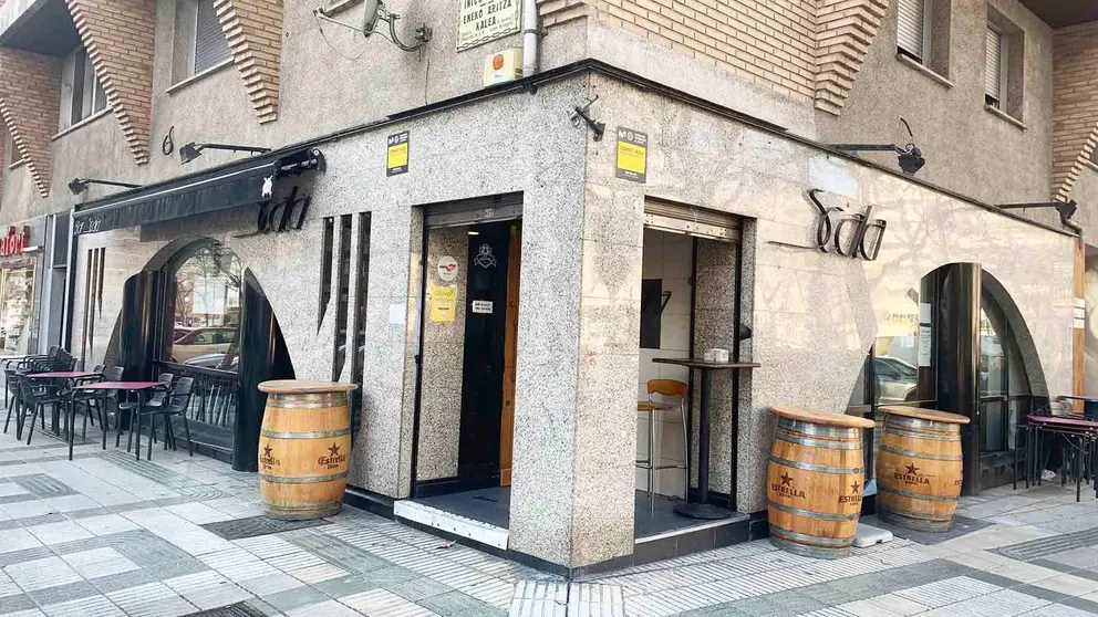 Fachada del bar Scala, situado en la esquina de las calles I&ntilde;igo Arista y Seraf&iacute;n Olave en Pamplona. Navarra.com