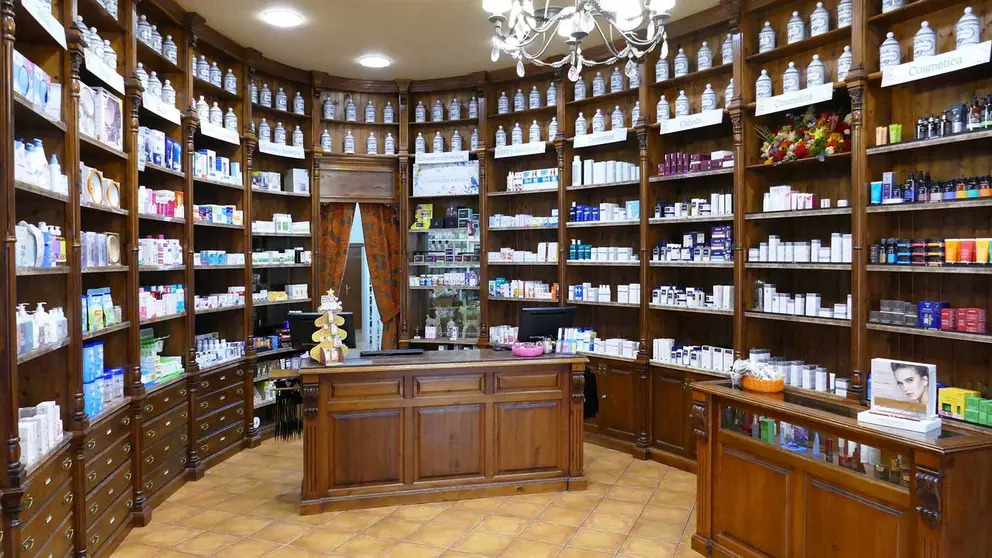 Interior de la farmacia San Miguel en la calle Espoz y Mina 1 de Estella (Navarra). Cedida.