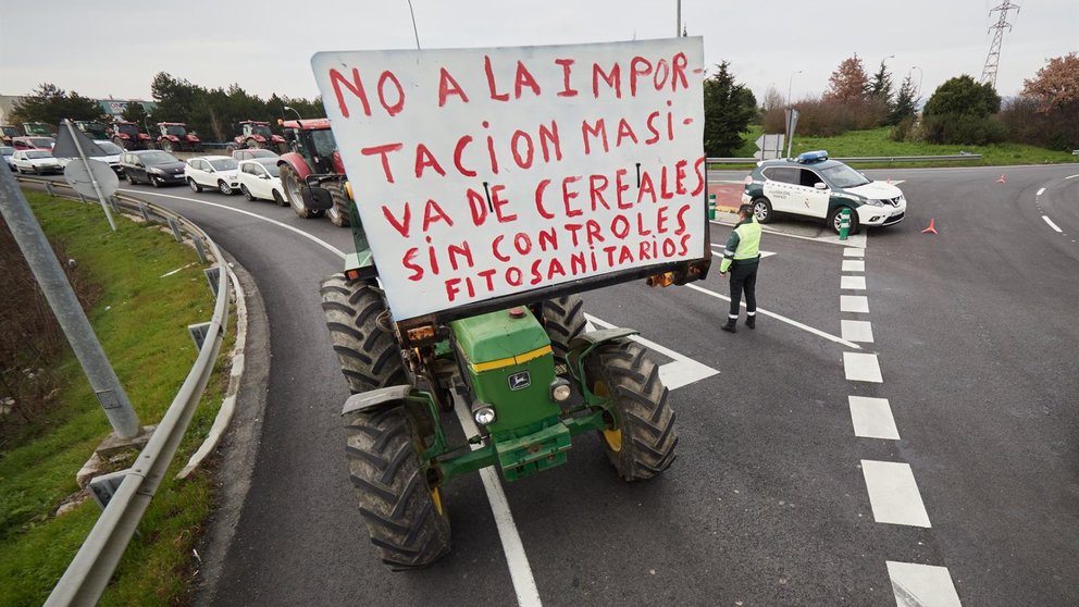 Imagen de archivo de la movilización de tractores en Navarra - Eduardo Sanz - Europa Press