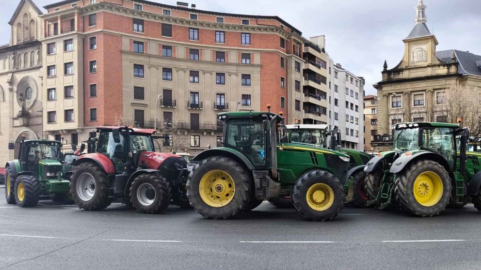 Tractores en el centro de Pamplona durante las concentraciones de agricultores y ganaderos. NAVARRA.COM