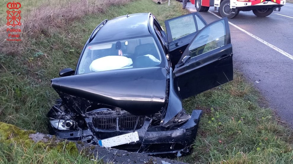 Imagen de cómo ha quedado el coche de la conductora fallecida en Urdiáin. POLICÍA FORAL