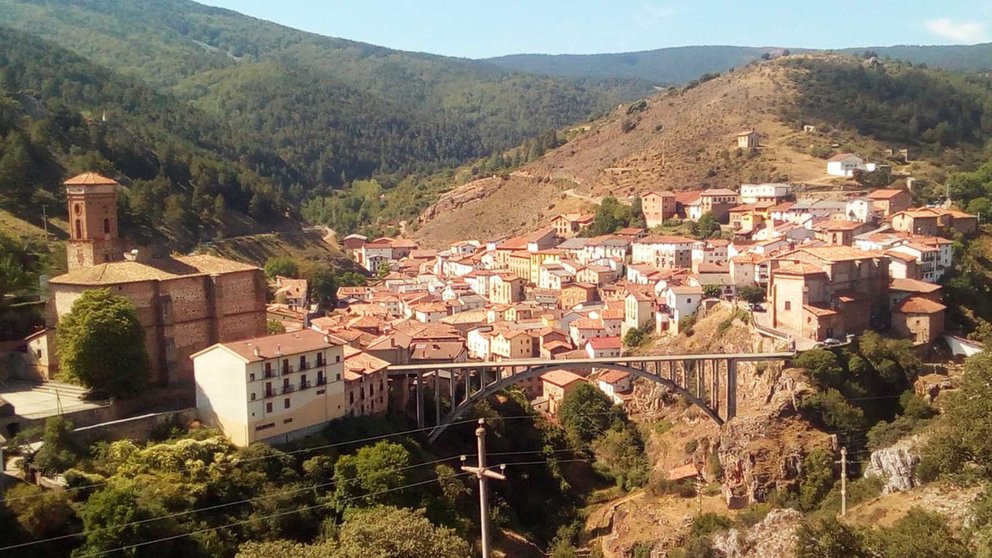 Imagen aérea de la localidad riojana de Ortigosa de Cameros. Facebook.