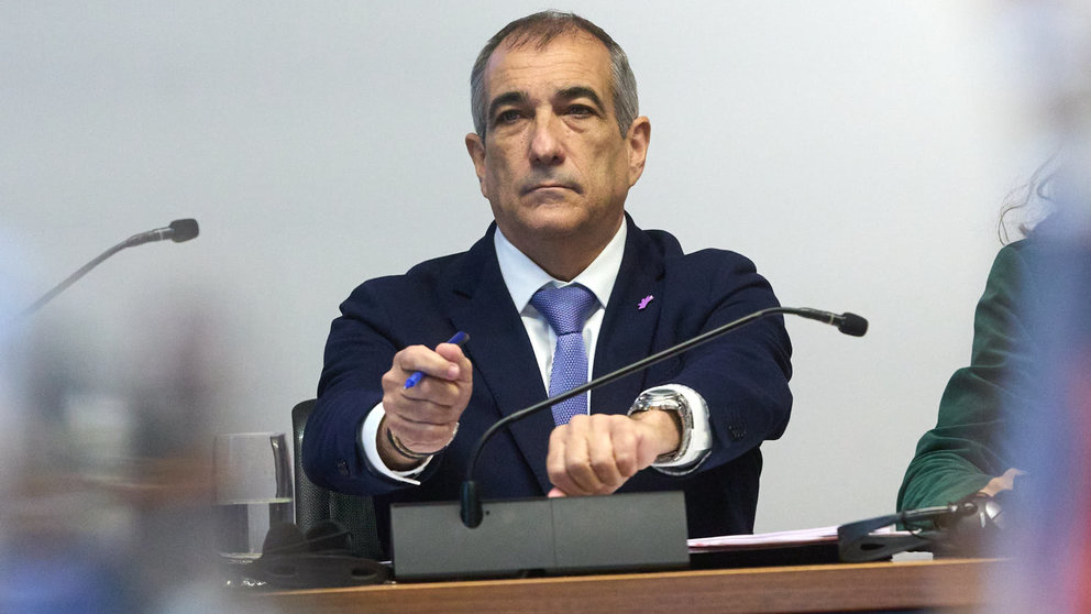 Comisión de Cohesión Territorial del Parlamento de Navarra para que el consejero Óscar Chivite explique el proceso de adjudicación de las obras del túnel de Belate. IÑIGO ALZUGARAY