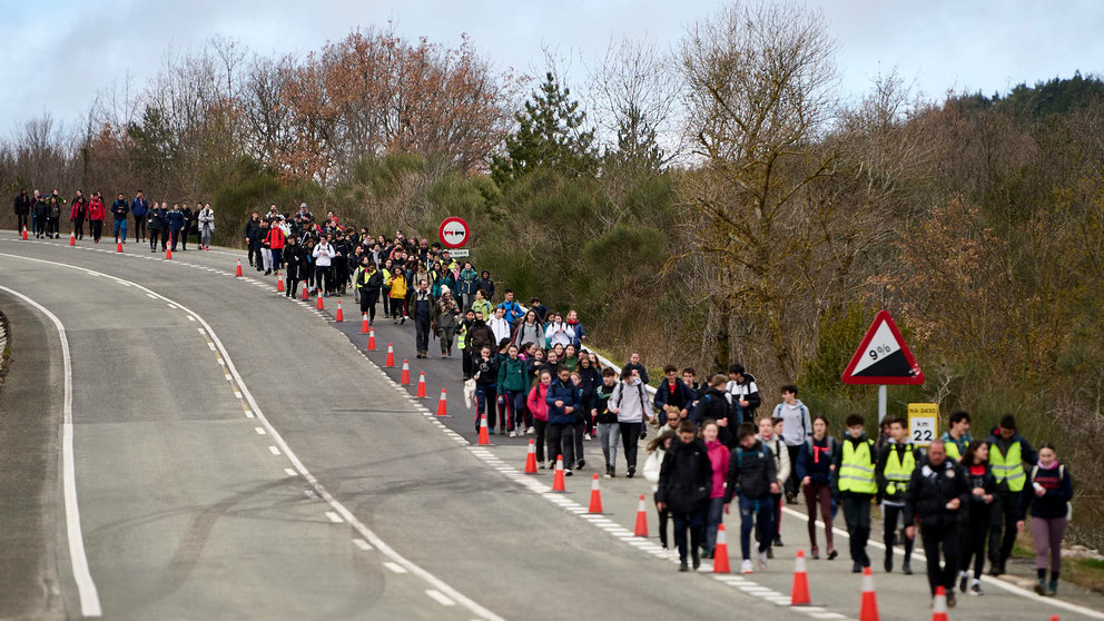 Miles de peregrinos marchan a Javier durante la primera Javierada de 2024. PABLO LASAOSA