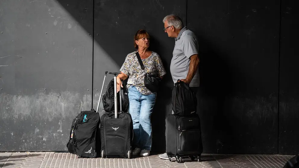 Un grupo de turistas con maletas y equipaje en una estación de tren, en una imagen de archivo. MATIAS CHIOFALO / EUROPA PRESS