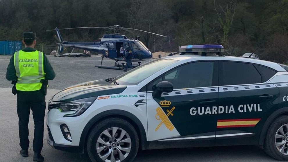 Evacuado en helicóptero un motorista francés tras sufrir un accidente en Dantxarinea. GUARDIA CIVIL