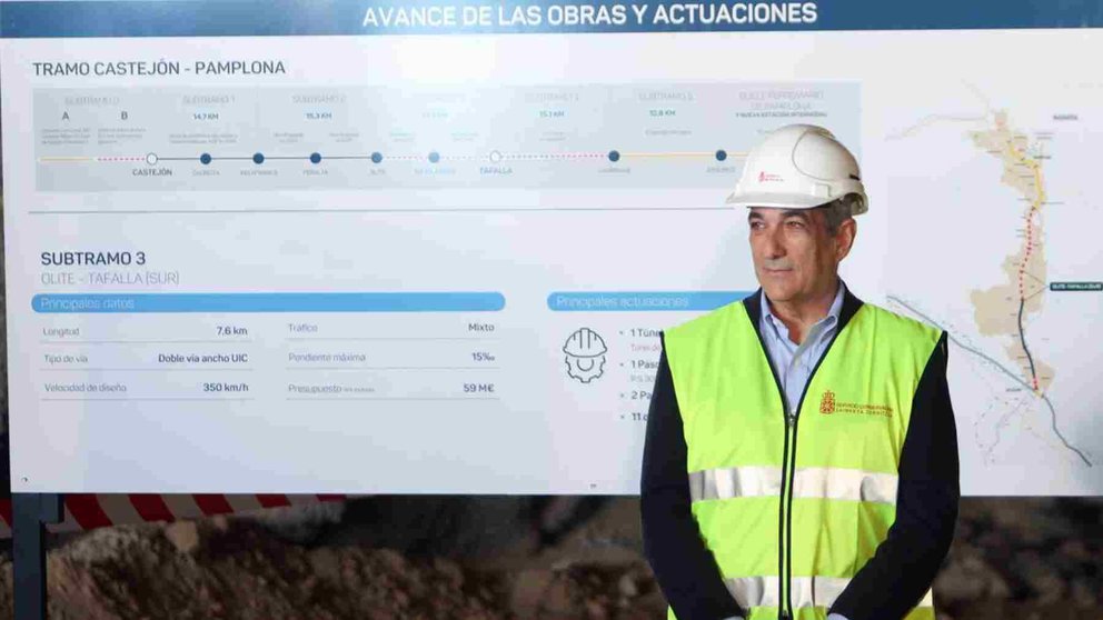 El consejero de Cohesión Territorial , Óscar Chivite, en una visita a las obras del Tren de Alta Velocidad en Navarra. GOBIERNO DE NAVARRA