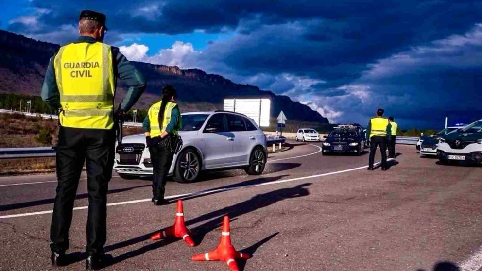 Control de tráfico de la Guardia Civil en Navarra. GUARDIA CIVIL