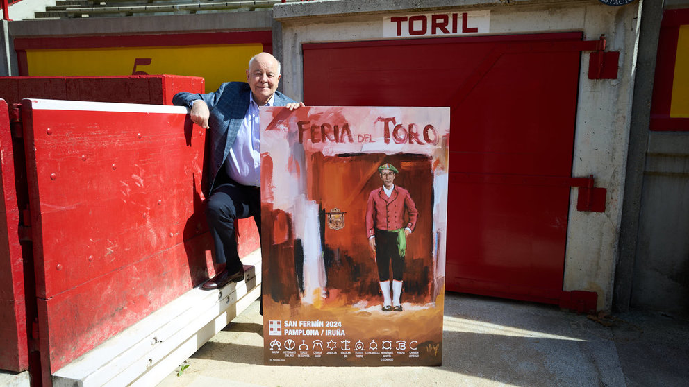 Presentación del cartel de la Feria del Toro de San Fermín 2024, creado por Indalecio Sobrino Junco, en la Plaza de Toros de Pamplona. IÑIGO ALZUGARAY