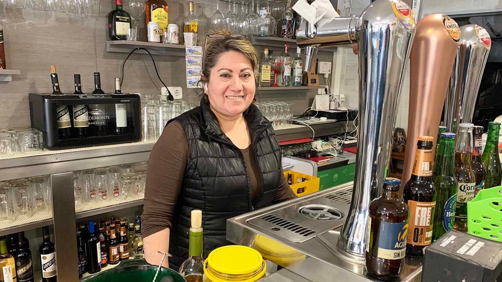 La ecuatoriana Susana 'Susi' Romero Díaz en el bar Zubia de Orcoyen. Navarra.com