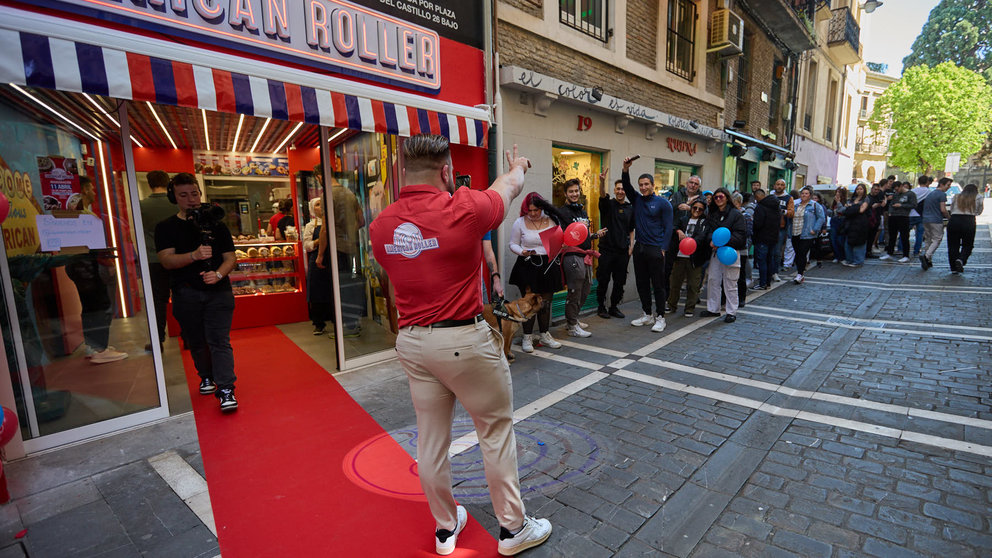 Inauguración de la pastelería American Roller, en la calle Comedias 19 de Pamplona. IÑIGO ALZUGARAY