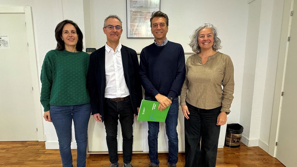 La Asociación Española Contra el Cáncer en Navarra y el IES Navarro Villoslada firman un convenio de colaboración. AECC