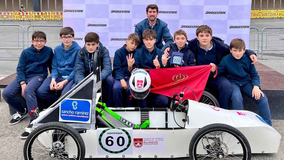 El equipo del colegio Miravalles-El Redín logra la tercera posición en la primera prueba
del circuito de coches eléctricos Greenpower Iberia 2024. CEDIDA