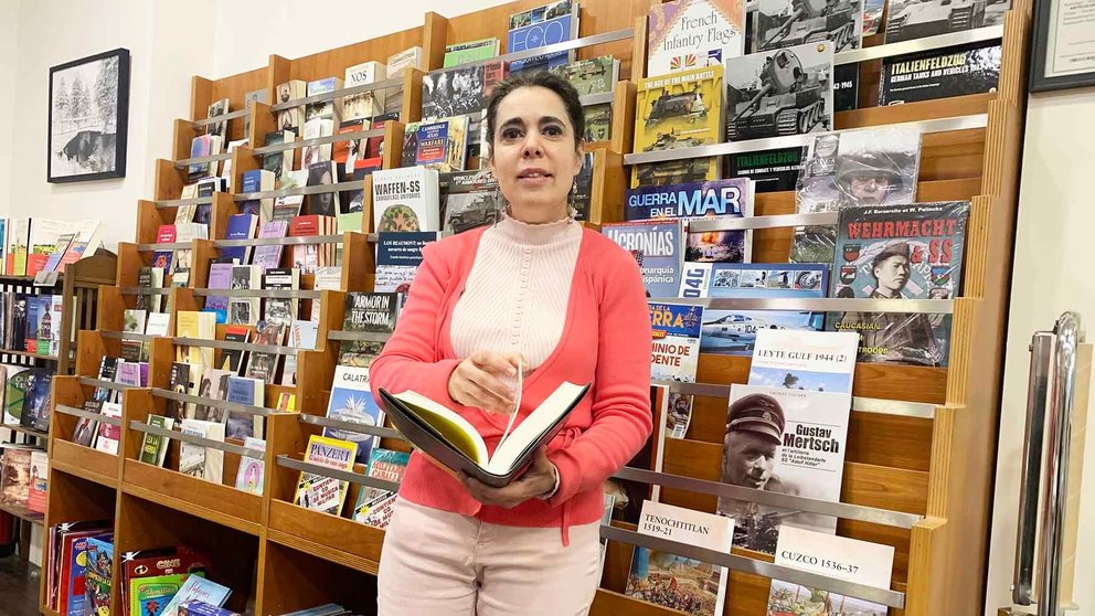 Miriam Ibarrola Guillén en la librería que lleva su nombre en la calle Castillo de Maya 40 en Pamplona. Navarra.com