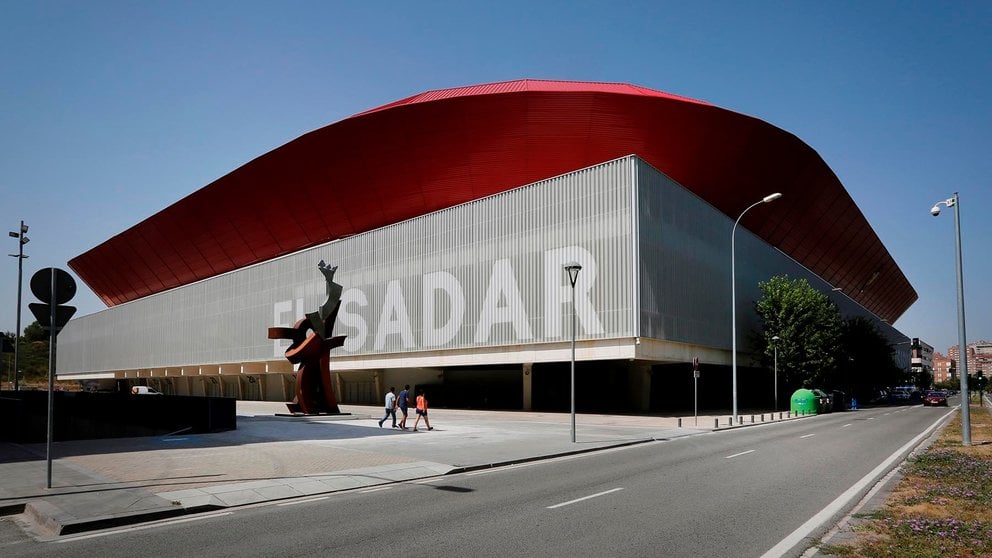 Exterior del estadio de El Sadar. EFE/Villar López
