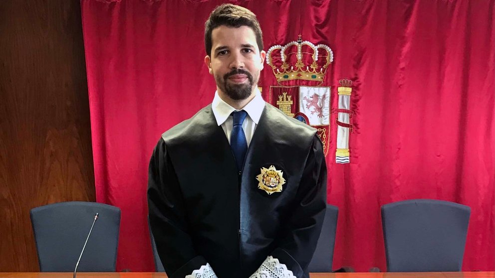 Adrián Cámara del Río ha prometido su cargo como nuevo magistrado en un acto celebrado ante la Sala de Gobierno del Tribunal Superior de Justicia de Navarra (TSJN). CEDIDA
