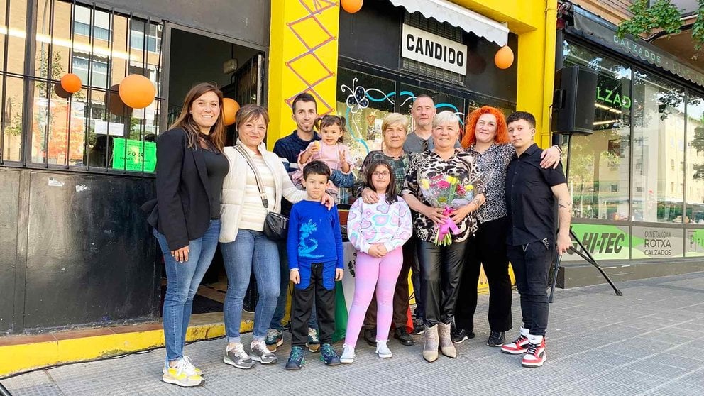 La familia del zapatero Cándido Rodríguez en la fiesta del 45 aniversario en Pamplona. Navarra.com