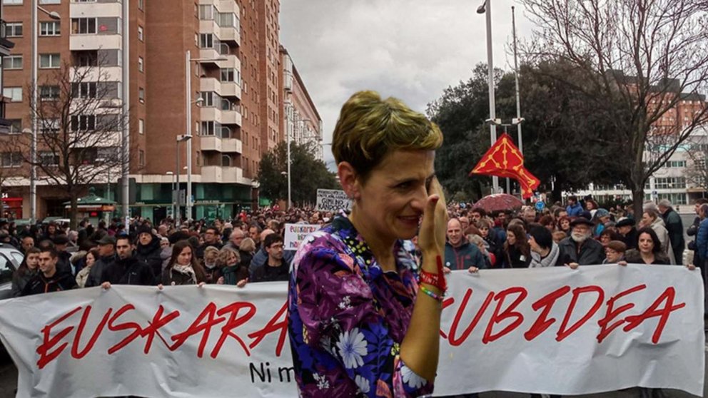 Montaje de María Chivite ante una manifestación en favor del euskera.