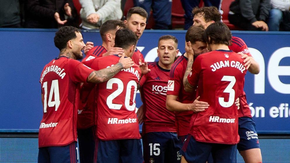 durante el partido de La Liga EA Sports entre CA Osasuna y RCD Mallorca disputado en el estadio de El Sadar en Pamplona. IÑIGO ALZUGARAY