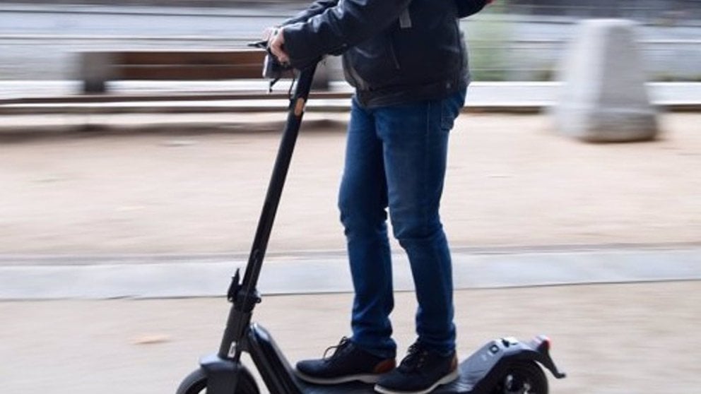 Imagen de archivo de un patinete eléctrico - GUSTAVO VALIENTE/EUROPA PRESS