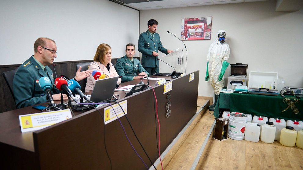 La delegada del Gobierno en Navarra, Alicia Echeverría, el coronel jefe de la Guardia Civil de Navarra, José Miguel Barbero, y el capitán de la Unidad Orgánica de Policía Judicial de Guardia Civil en Navarra, Víctor Obarriola, informan sobre una "importante operación antidroga". PABLO LASAOSA