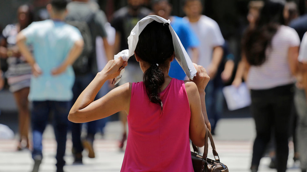 Las mujeres pueden ser más susceptibles a los efectos del calor. Shutterstock - Nelson Antoine