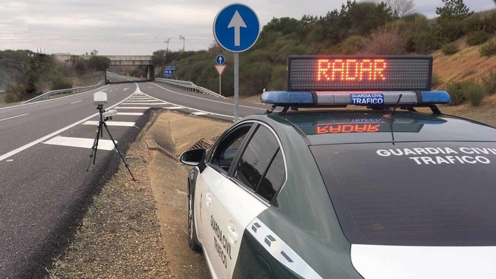 Control de velocidad de la Guardia Civil en una autovía de Navarra. GUARDIA CIVIL