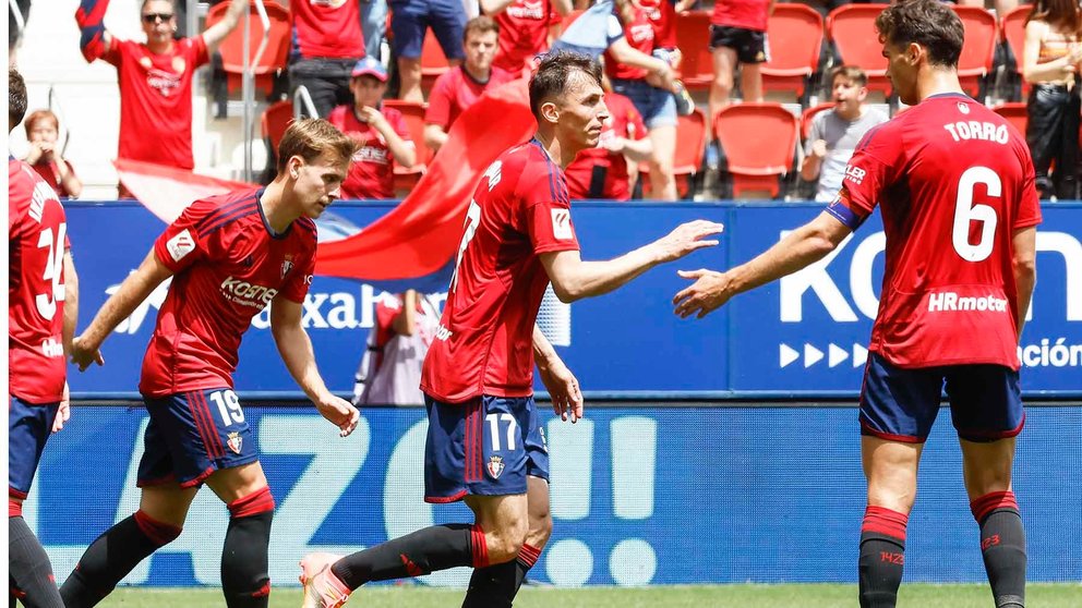 Ante Budimir celebra el gol marcado al Villarreal en Pamplona. EFE/Villar López