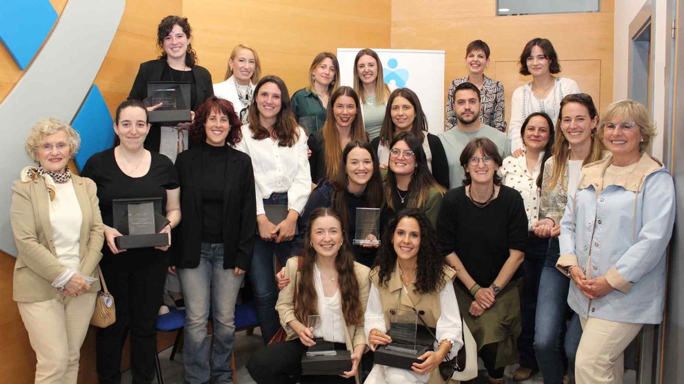 Foto de familia de las enfermeras que han superado la residencia en hospitales de Navarra. COLEGIO DE ENFERMERÍA